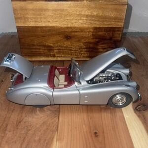 Franklin Mint 1/24 Scale B11XH26 - 1952 Jaguar XK120 - Silver No Rag Top